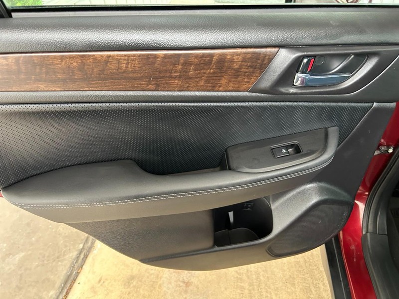 Subaru Outback Vehicle Full-screen Gallery Image 24