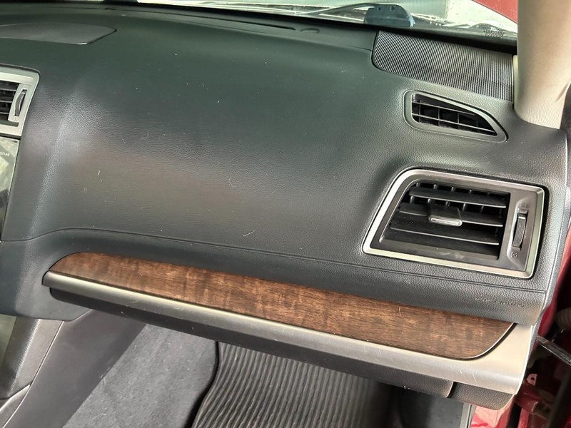 Subaru Outback Vehicle Full-screen Gallery Image 26