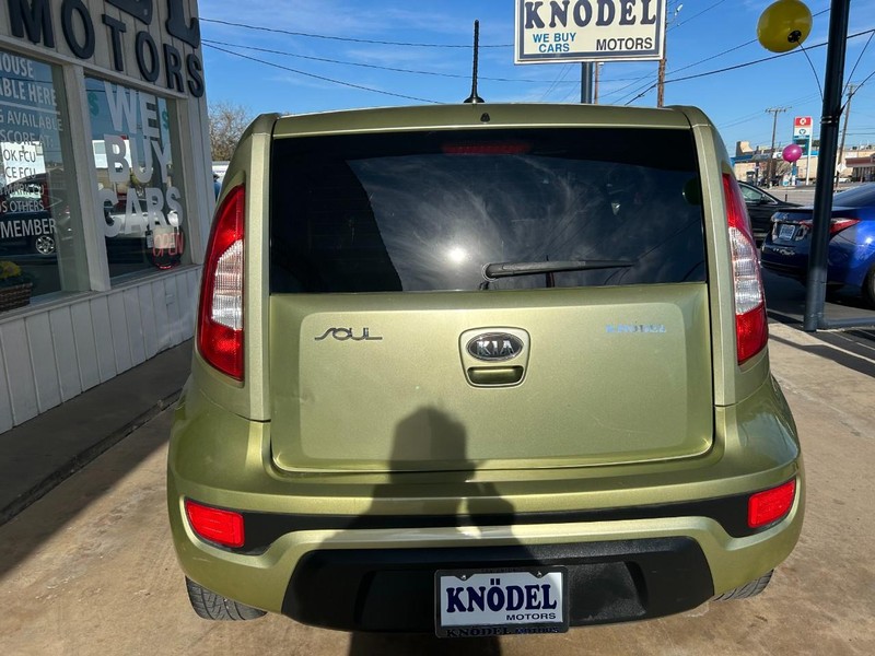 Kia Soul Vehicle Full-screen Gallery Image 03