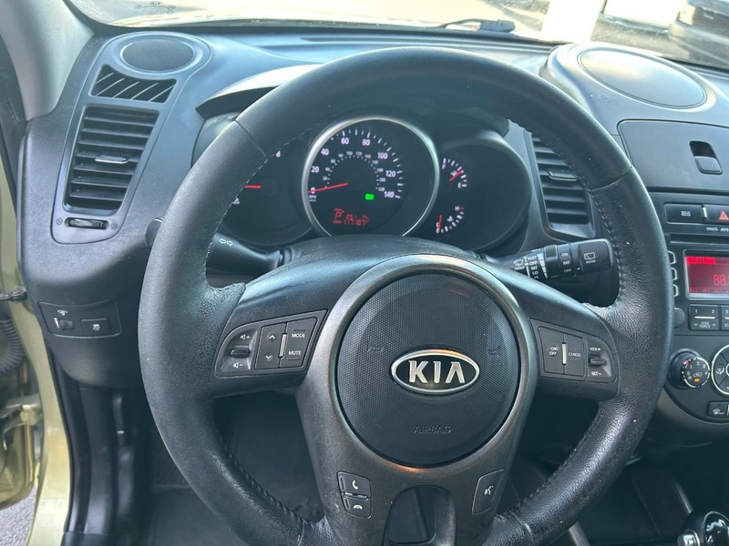 Kia Soul Vehicle Full-screen Gallery Image 11
