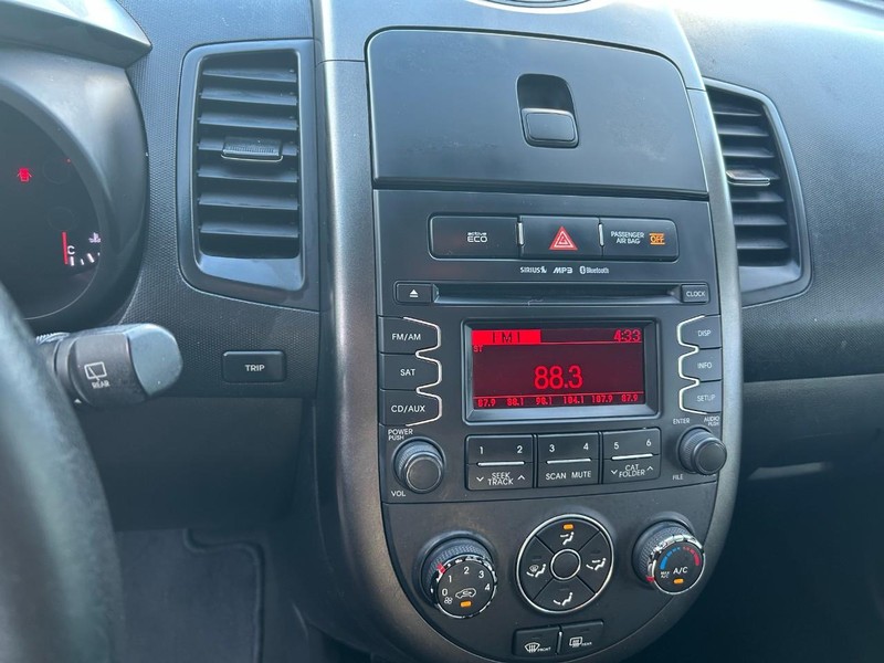 Kia Soul Vehicle Full-screen Gallery Image 12