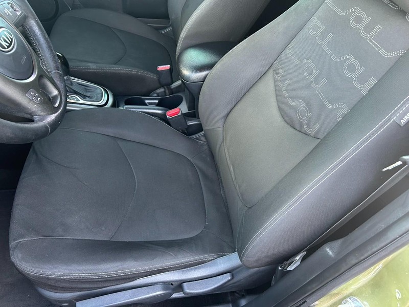 Kia Soul Vehicle Full-screen Gallery Image 15