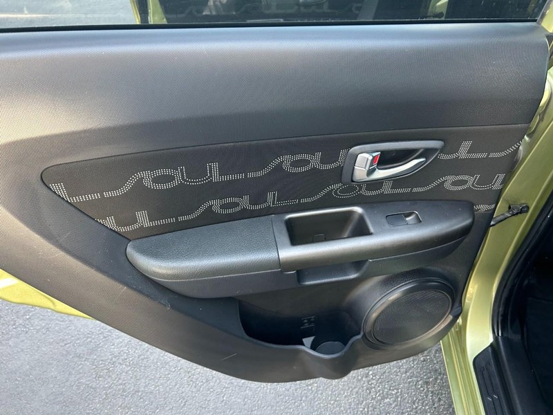 Kia Soul Vehicle Full-screen Gallery Image 21