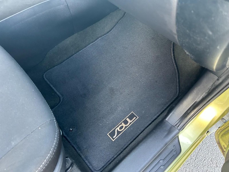 Kia Soul Vehicle Full-screen Gallery Image 25