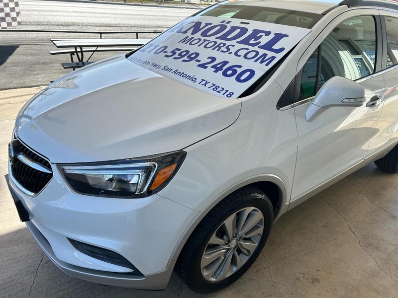 Buick Encore Vehicle Full-screen Gallery Image 05