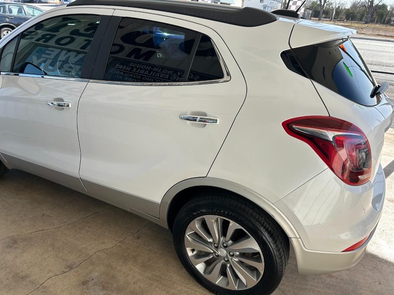 Buick Encore Vehicle Full-screen Gallery Image 06