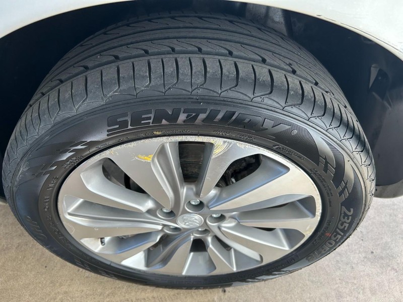 Buick Encore Vehicle Full-screen Gallery Image 08