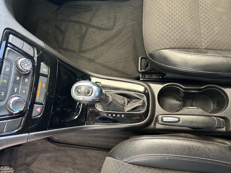 Buick Encore Vehicle Full-screen Gallery Image 15