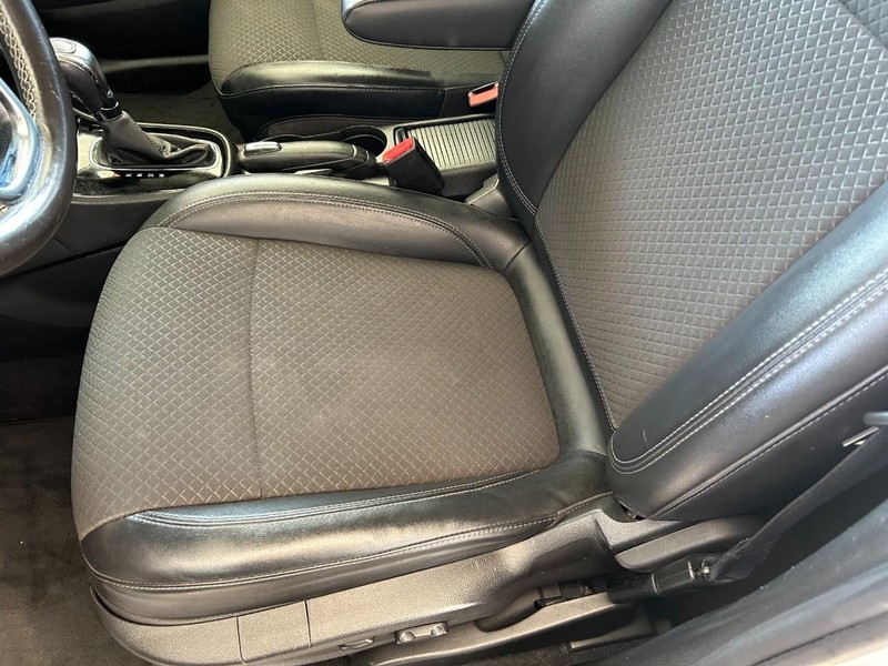 Buick Encore Vehicle Full-screen Gallery Image 17