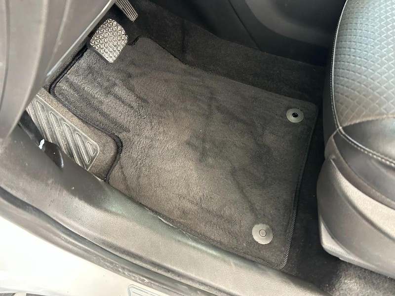 Buick Encore Vehicle Full-screen Gallery Image 18