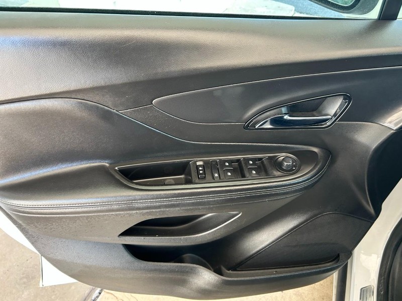 Buick Encore Vehicle Full-screen Gallery Image 19