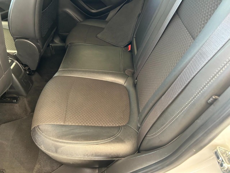 Buick Encore Vehicle Full-screen Gallery Image 20