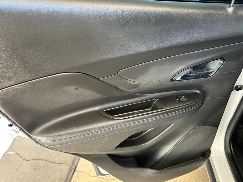 Buick Encore Vehicle Full-screen Gallery Image 22