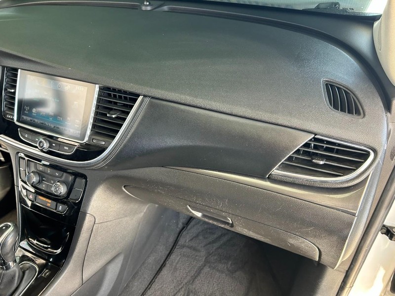 Buick Encore Vehicle Full-screen Gallery Image 24