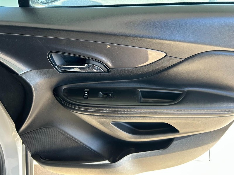 Buick Encore Vehicle Full-screen Gallery Image 27