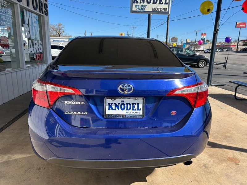 Toyota Corolla Vehicle Full-screen Gallery Image 03