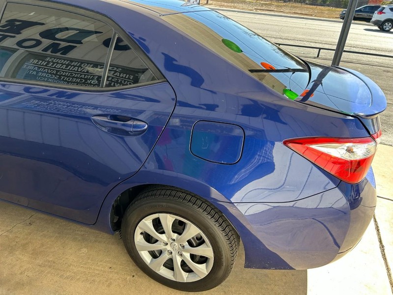 Toyota Corolla Vehicle Full-screen Gallery Image 06