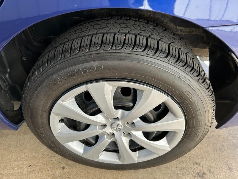 Toyota Corolla Vehicle Full-screen Gallery Image 07