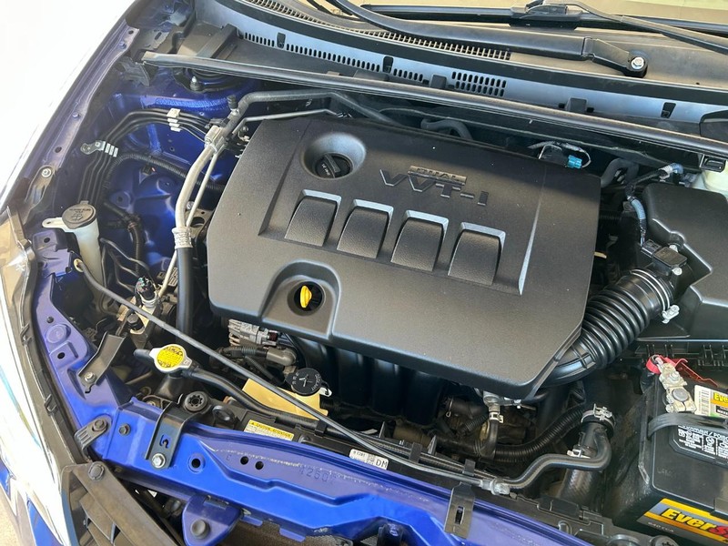 Toyota Corolla Vehicle Full-screen Gallery Image 09