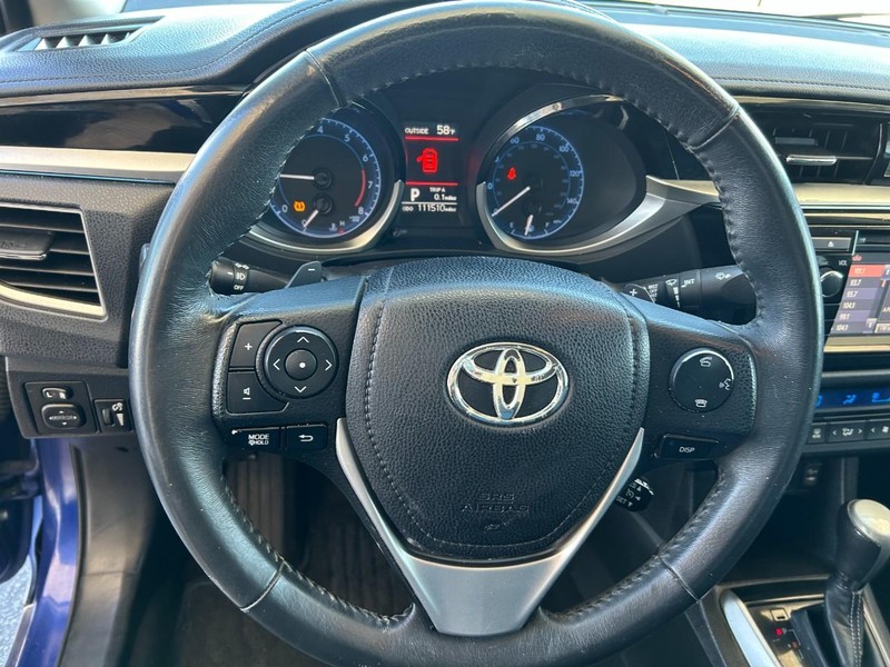 Toyota Corolla Vehicle Full-screen Gallery Image 11