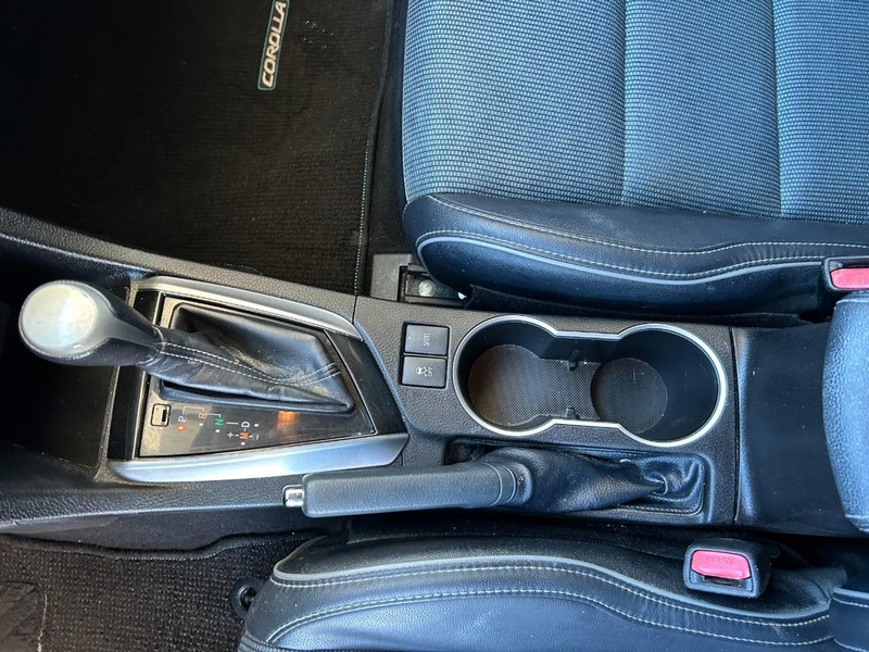 Toyota Corolla Vehicle Full-screen Gallery Image 14