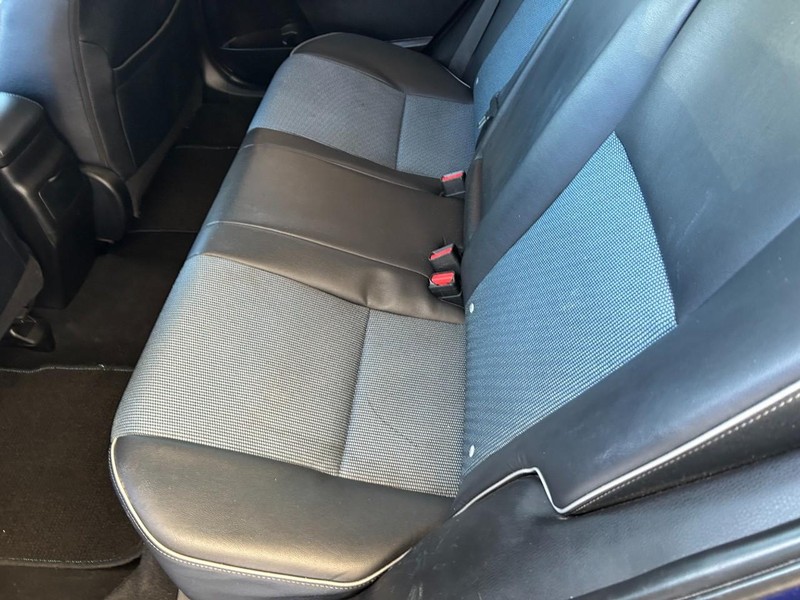 Toyota Corolla Vehicle Full-screen Gallery Image 20