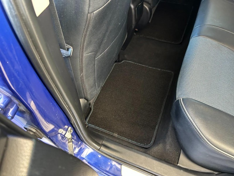 Toyota Corolla Vehicle Full-screen Gallery Image 21