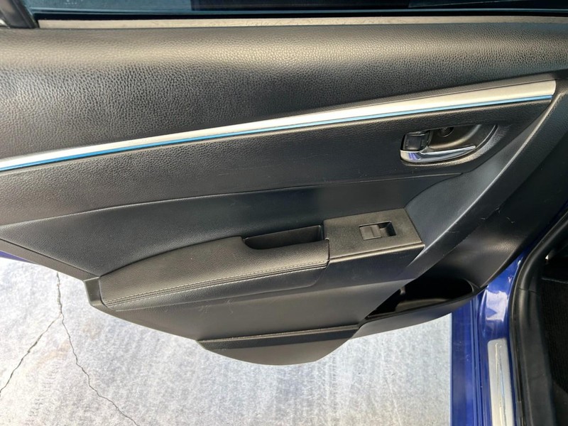 Toyota Corolla Vehicle Full-screen Gallery Image 22