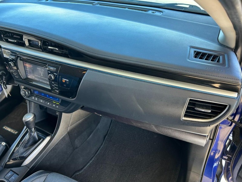 Toyota Corolla Vehicle Full-screen Gallery Image 23