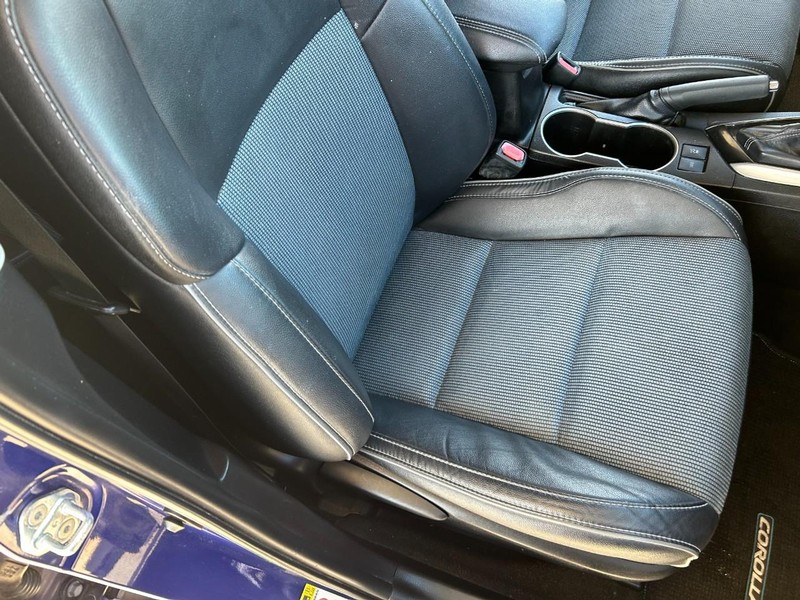 Toyota Corolla Vehicle Full-screen Gallery Image 24