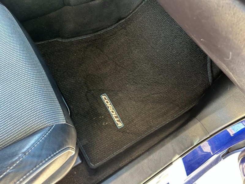 Toyota Corolla Vehicle Full-screen Gallery Image 25