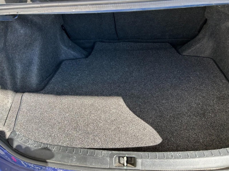 Toyota Corolla Vehicle Full-screen Gallery Image 26