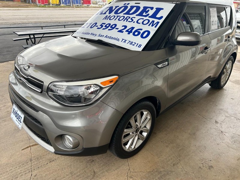 Kia Soul Vehicle Full-screen Gallery Image 05