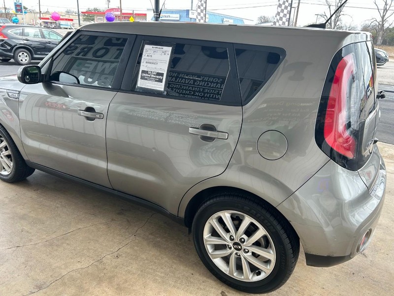 Kia Soul Vehicle Full-screen Gallery Image 06