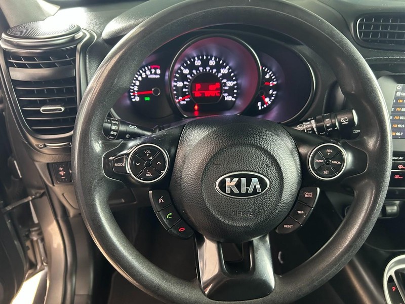 Kia Soul Vehicle Full-screen Gallery Image 13