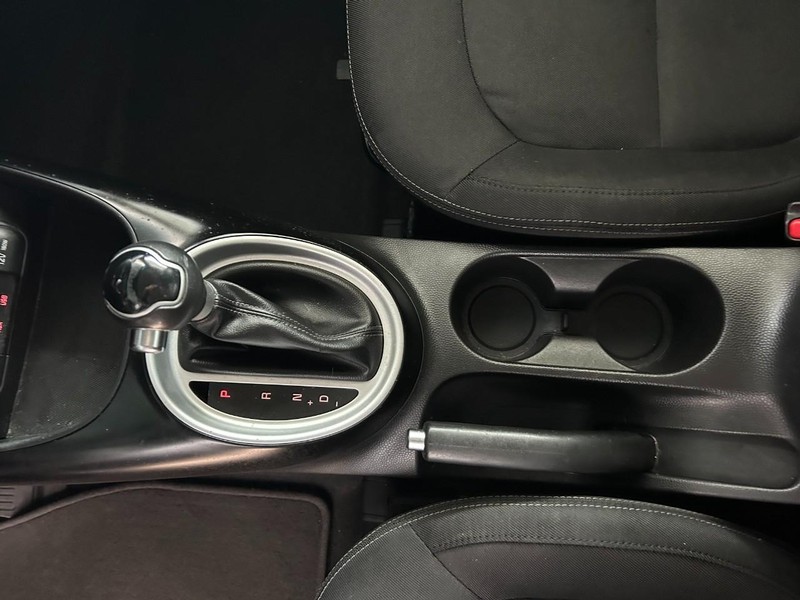 Kia Soul Vehicle Full-screen Gallery Image 15