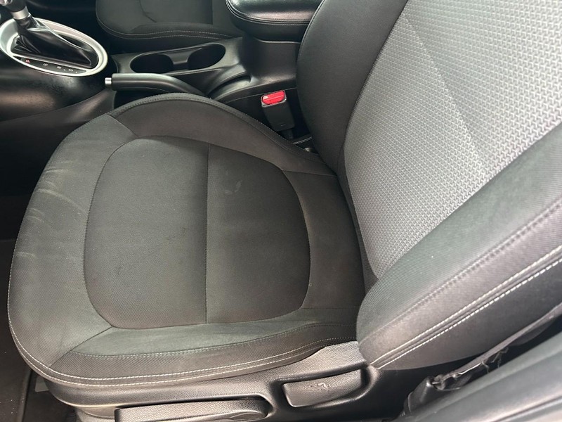 Kia Soul Vehicle Full-screen Gallery Image 17