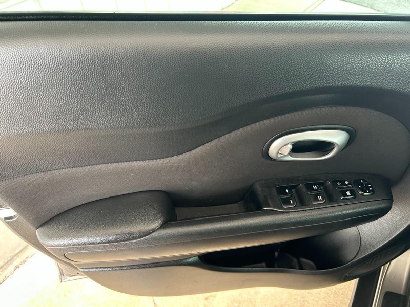 Kia Soul Vehicle Full-screen Gallery Image 19