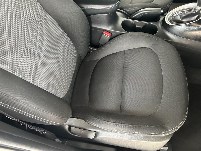 Kia Soul Vehicle Full-screen Gallery Image 25