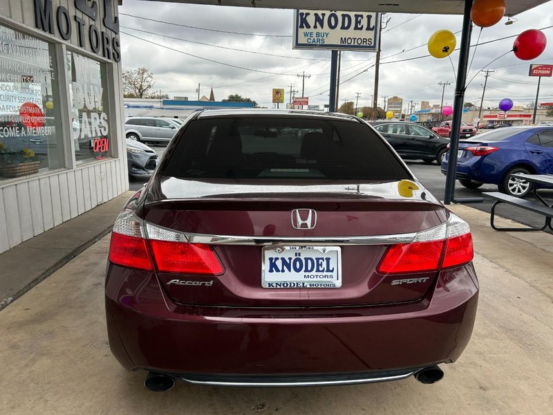 Honda Accord Sedan Vehicle Full-screen Gallery Image 03