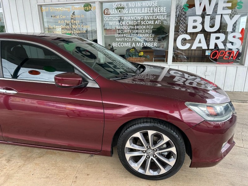 Honda Accord Sedan Vehicle Full-screen Gallery Image 04