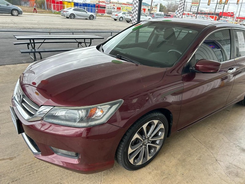 Honda Accord Sedan Vehicle Full-screen Gallery Image 05