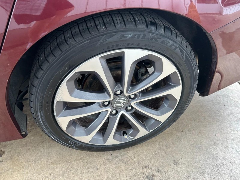 Honda Accord Sedan Vehicle Full-screen Gallery Image 08