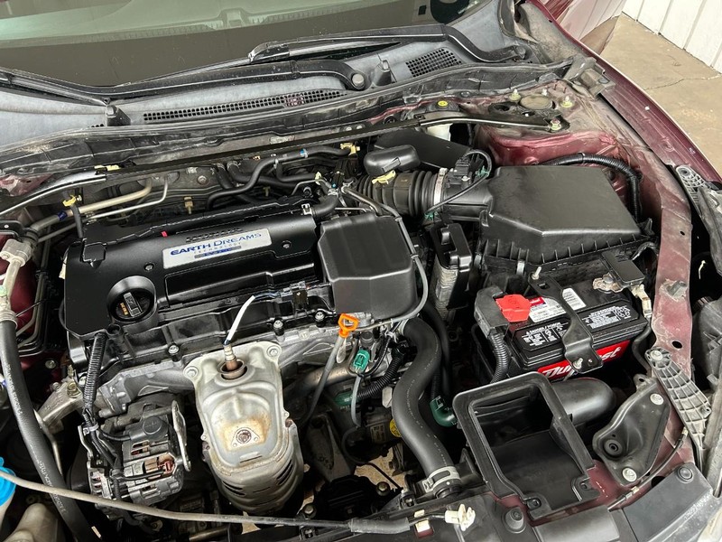 Honda Accord Sedan Vehicle Full-screen Gallery Image 11