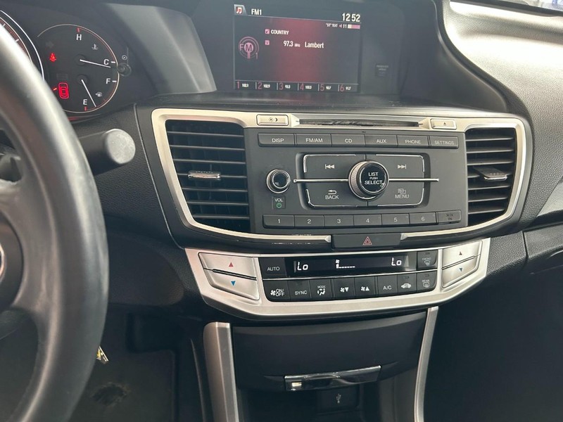 Honda Accord Sedan Vehicle Full-screen Gallery Image 14