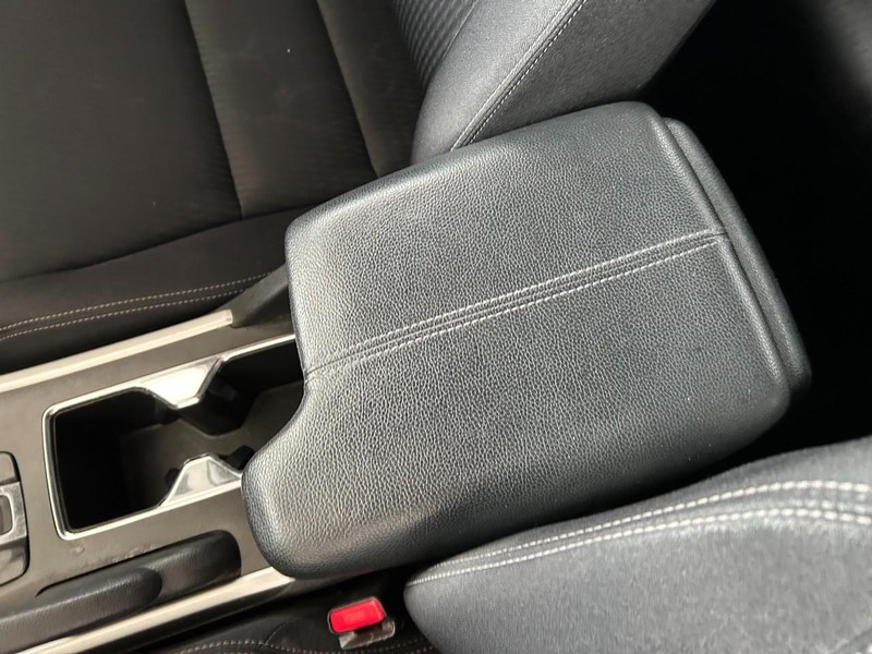 Honda Accord Sedan Vehicle Full-screen Gallery Image 16