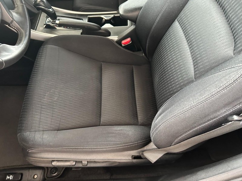 Honda Accord Sedan Vehicle Full-screen Gallery Image 17