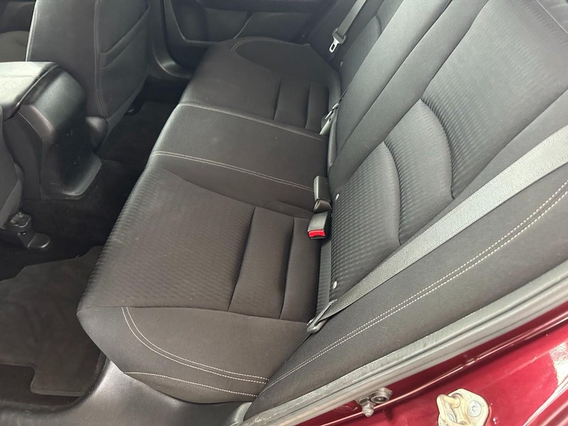 Honda Accord Sedan Vehicle Full-screen Gallery Image 21