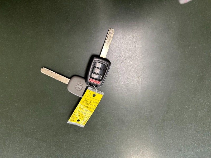 Honda Accord Sedan Vehicle Full-screen Gallery Image 23