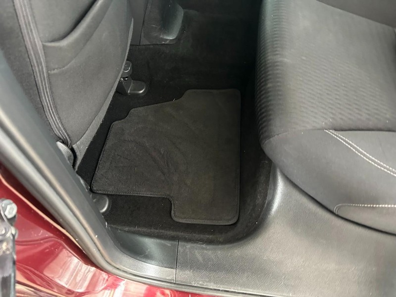 Honda Accord Sedan Vehicle Full-screen Gallery Image 24